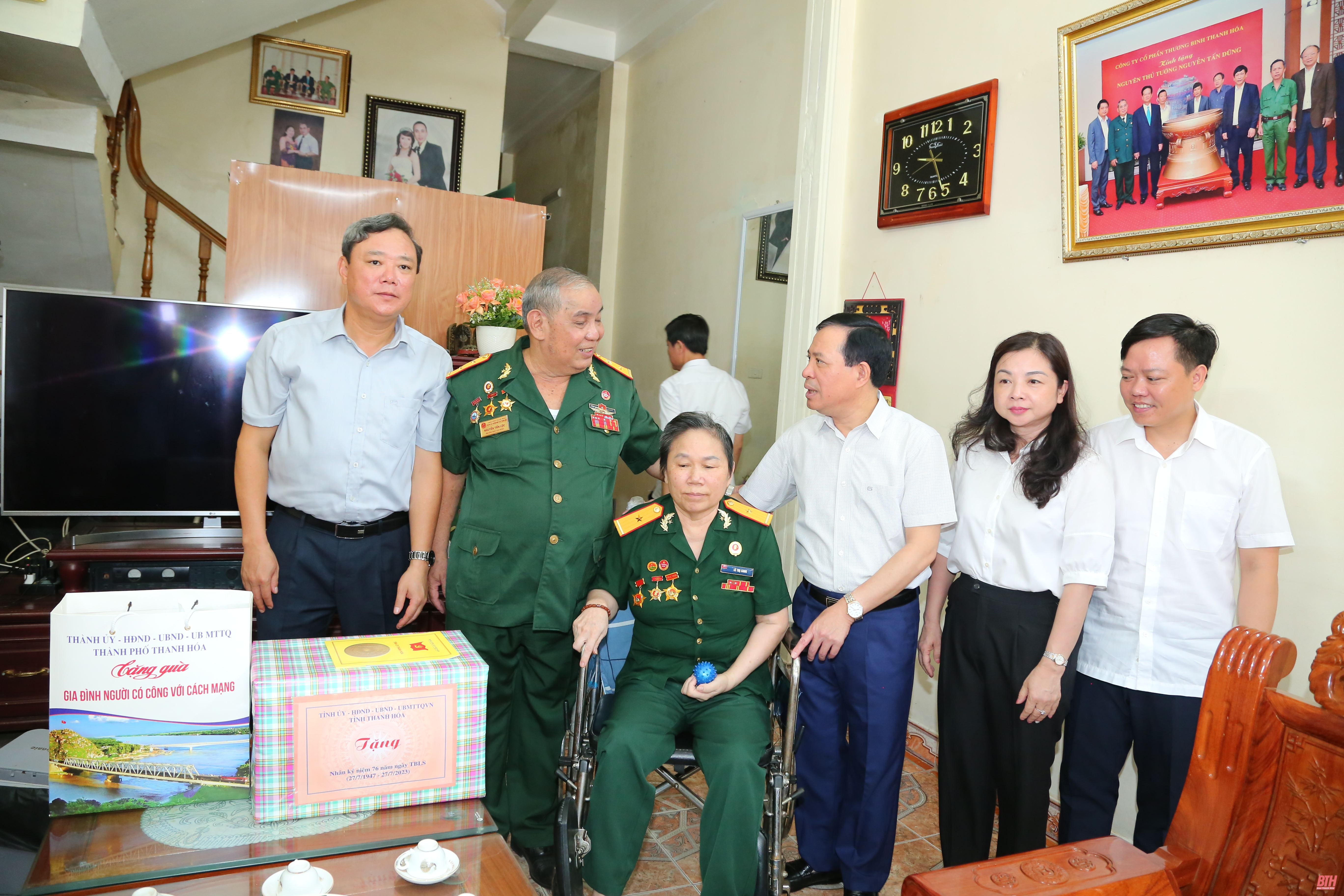 Phó Bí thư Thường trực Tỉnh ủy, Trưởng Đoàn ĐBQH tỉnh Lại Thế Nguyên thăm, tặng quà gia đình chính sách tại TP Thanh Hóa