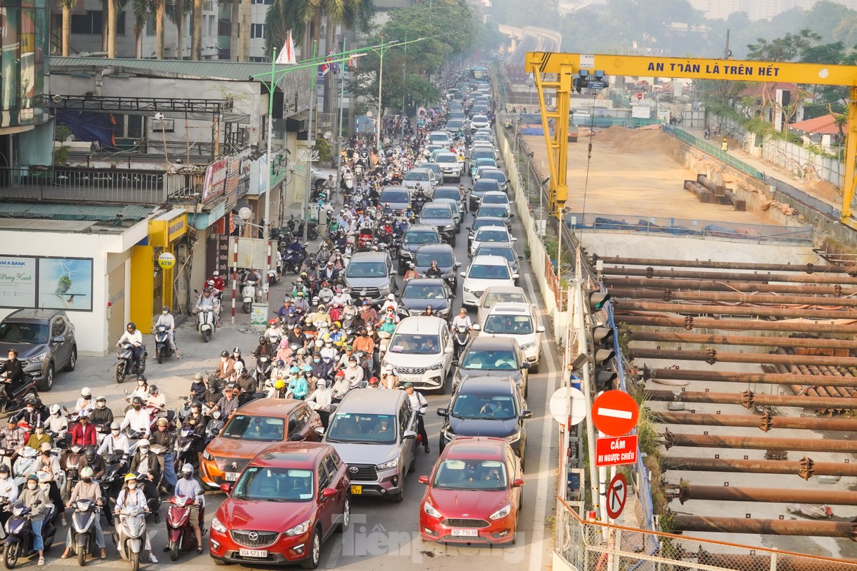 Nhiều vỉa hè ở trung tâm Thủ đô ‘nát tươm’, xuống cấp ảnh 6