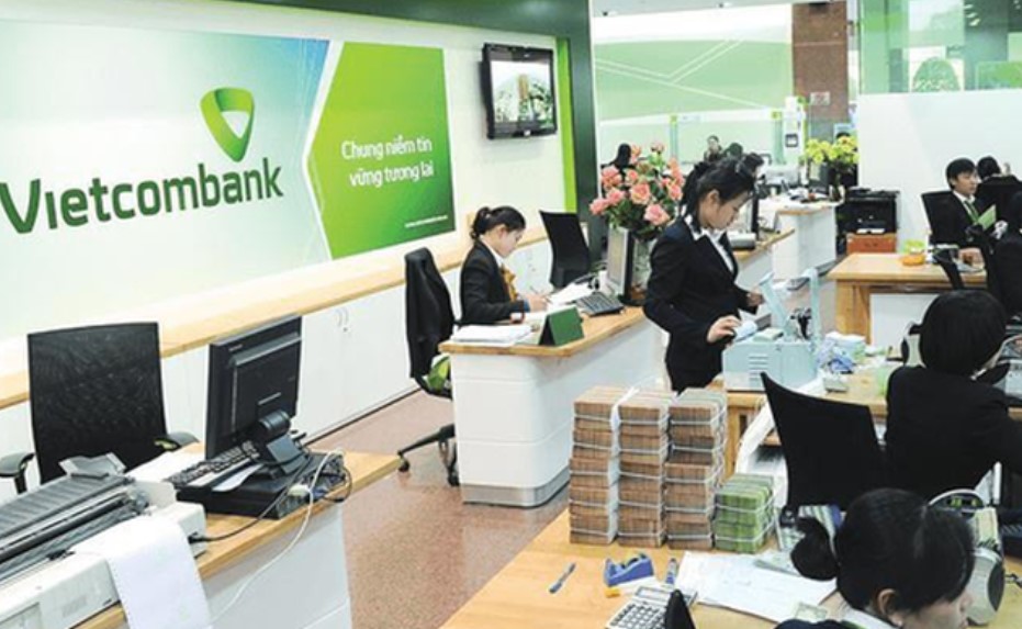 25 7 Las acciones de Vietcombank ayudan al VN Index a escapar de la primera ola