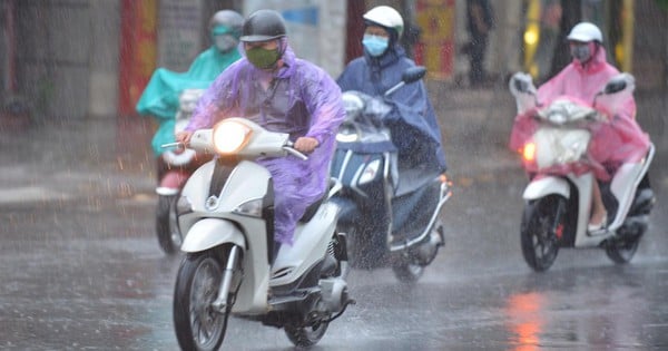 Какая погода была в течение двух дней вступительных экзаменов в 10-й класс в Ханое?