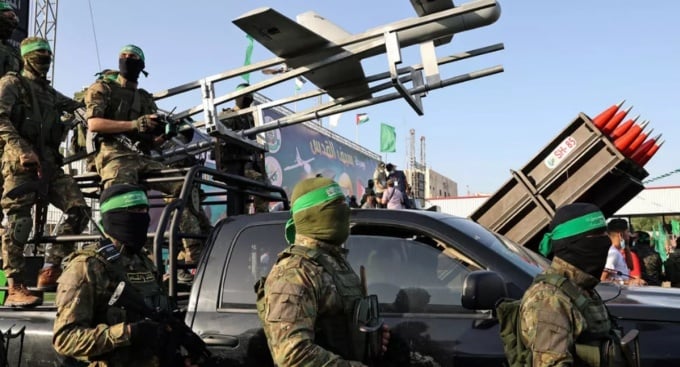 Боевики ХАМАС демонстрируют оружие во время парада в Газе в 2021 году. Фото: AFP