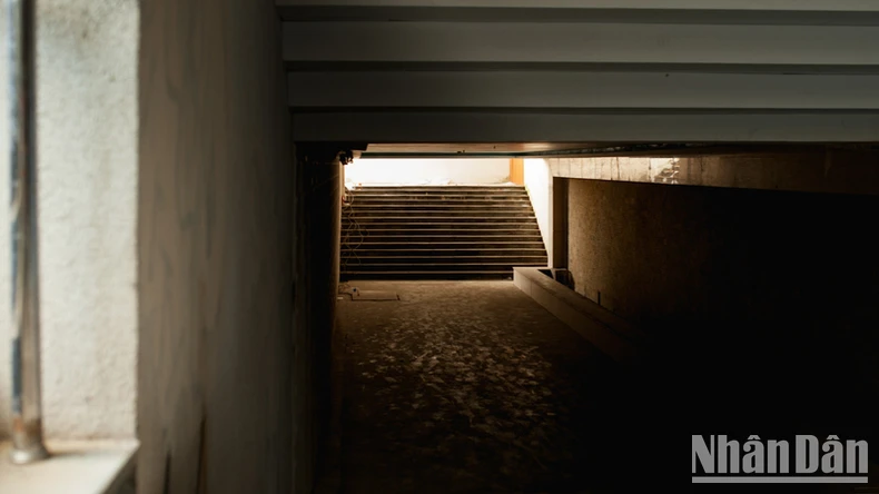 El primer túnel peatonal hacia el mar en Da Nang está desierto y solitario foto 3