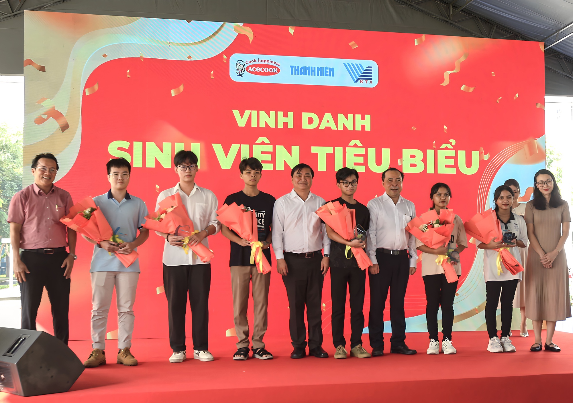 Hàng ngàn sinh viên tranh tài… nấu mì - Ảnh 7.