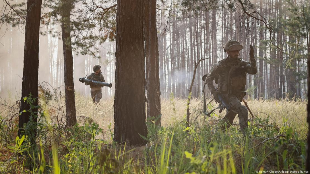 Le conflit en Ukraine incite les pays européens à rétablir le service militaire obligatoire. Photo : AP/DPA