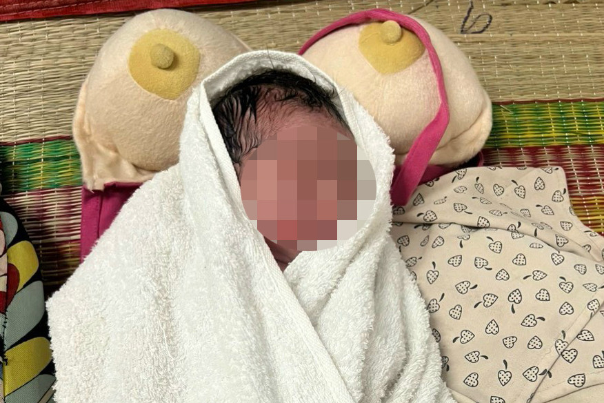 Newborn baby boy abandoned in the sun in Tien Giang