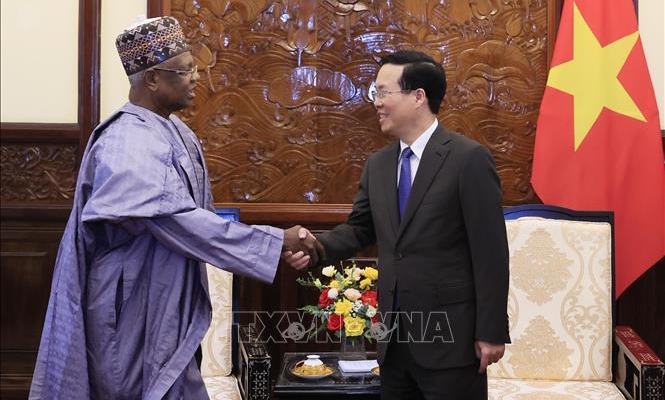 Le président Vo Van Thuong reçoit l'ambassadeur du Nigéria