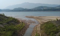 El área del canal que conduce agua a la planta de agua potable del río Da está a punto de ser dragada.