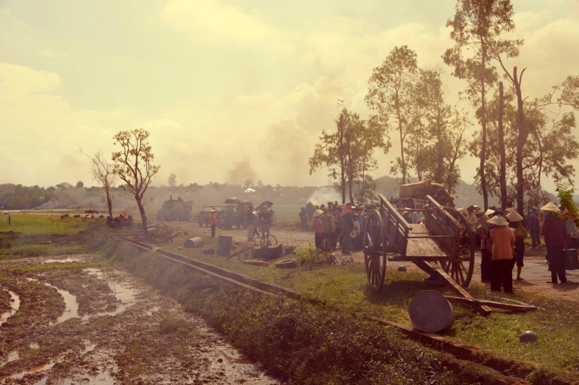 Surprised with the film set by the Thach Han River at present 81 days and nights protecting the city picture 1