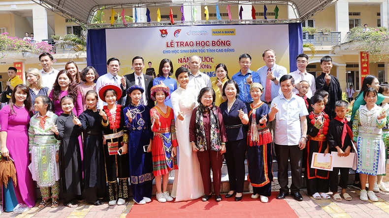 Fonds de bourses Vu A Dinh : Donner des ailes aux rêves des jeunes générations des régions et des îles reculées Photo 1