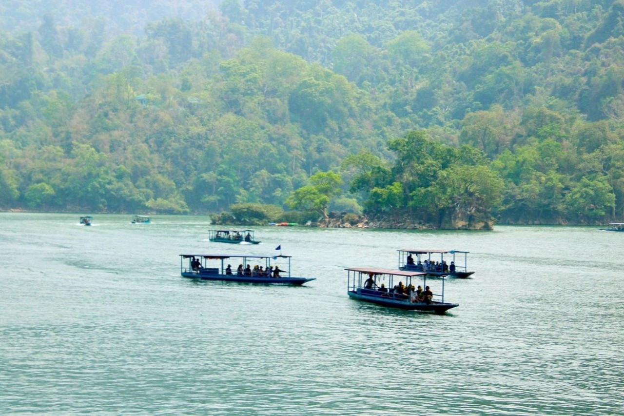 Hồ Ba Bể (Bắc Kạn) - điểm đến tận hưởng thiên nhiên