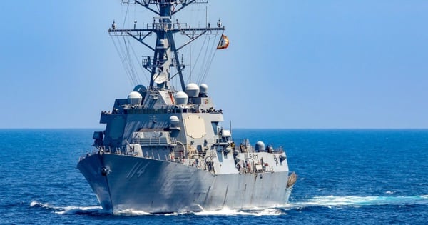 US warship passes through Taiwan Strait, Chinese military monitors