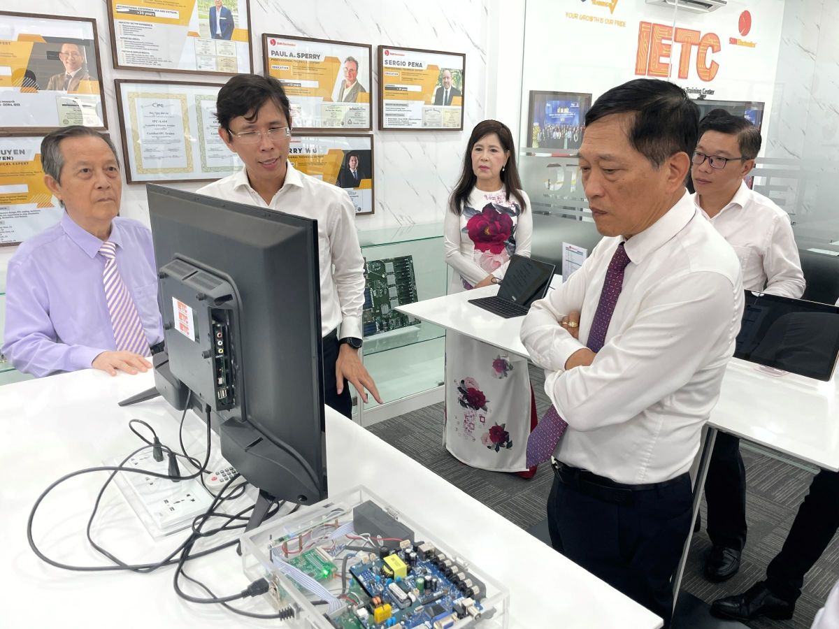 Más socios otorgan licencias de software de microchip a Ciudad Ho Chi Minh