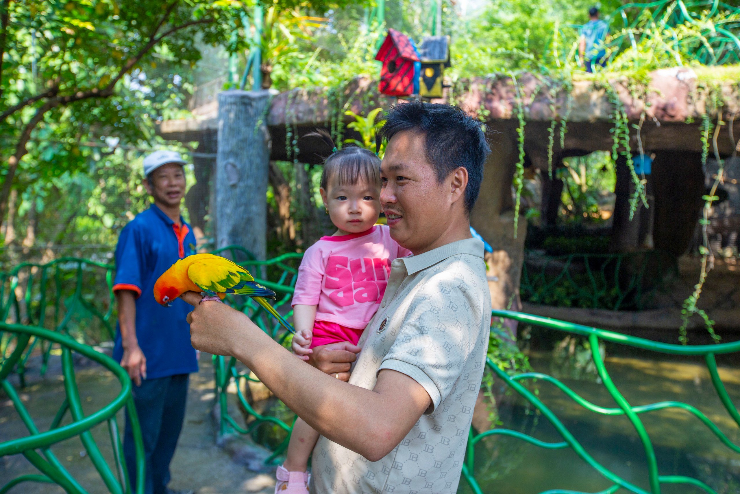 Du khách đổ về Khu du lịch Công viên suối khoáng nóng Núi Thần Tài giải nhiệt- Ảnh 5.