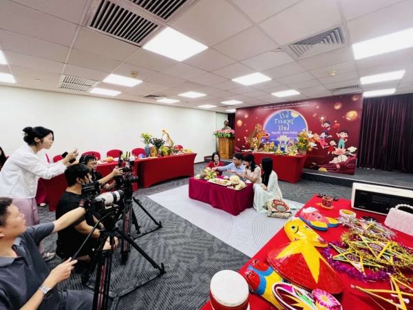 Vietnamese Mid-Autumn Festival aired on Guangdong Provincial Television, China