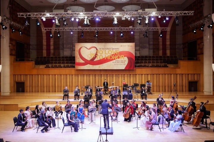 Das SSO-Orchester vermittelt in „To Love & to Honor“ die Stimmung der Liebe durch Musik – 1