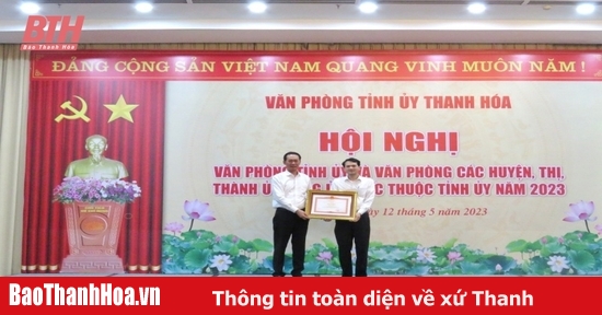 Văn phòng Tỉnh uỷ và văn phòng cấp uỷ tiếp tục làm tốt công tác tham mưu xây dựng, tổ chức thực hiện các chương trình công tác của cấp ủy