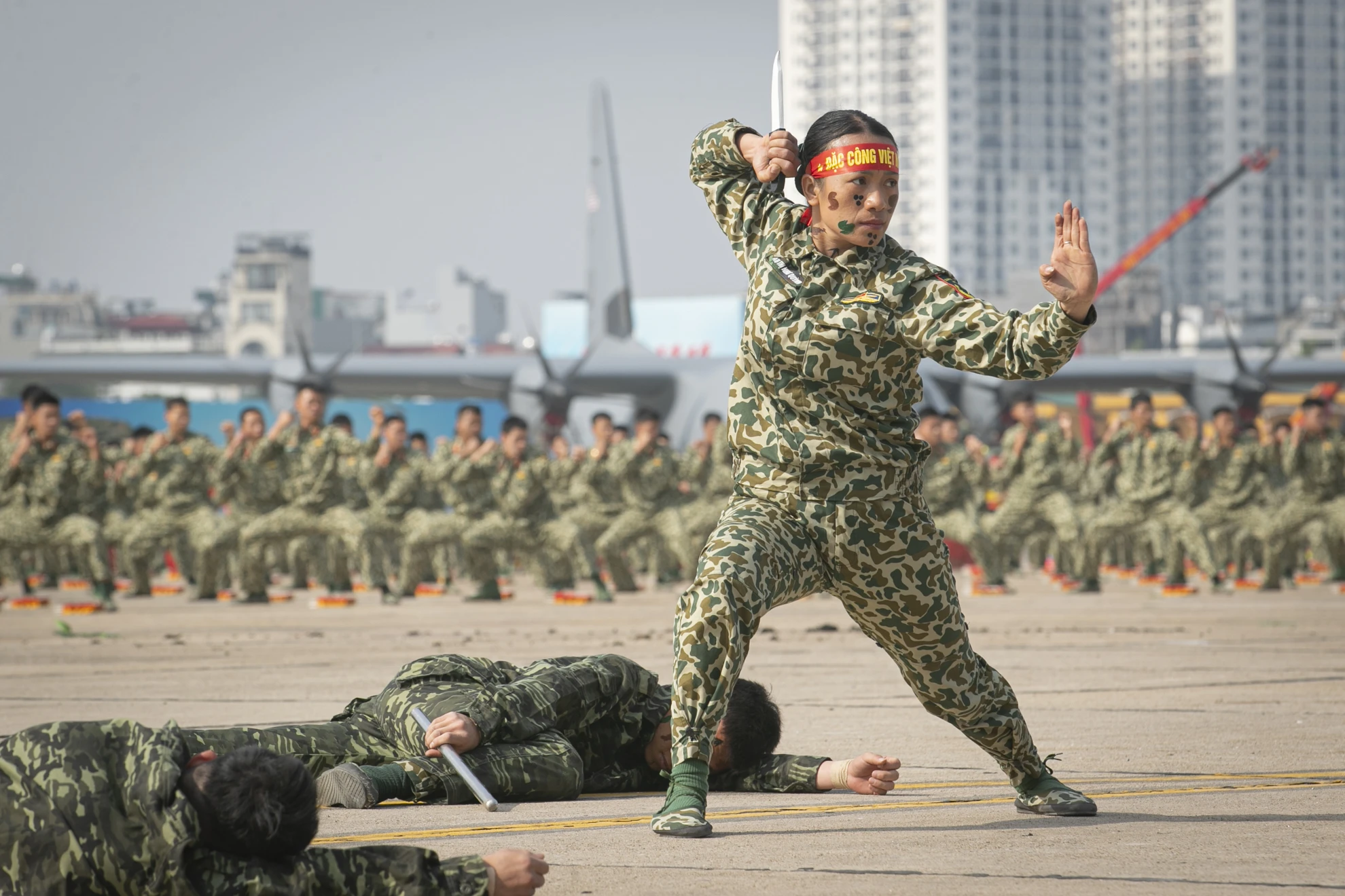 [Ảnh] Mãn nhãn màn biểu diễn tinh nhuệ của các chiến sĩ Quân đội nhân dân Việt Nam ảnh 4