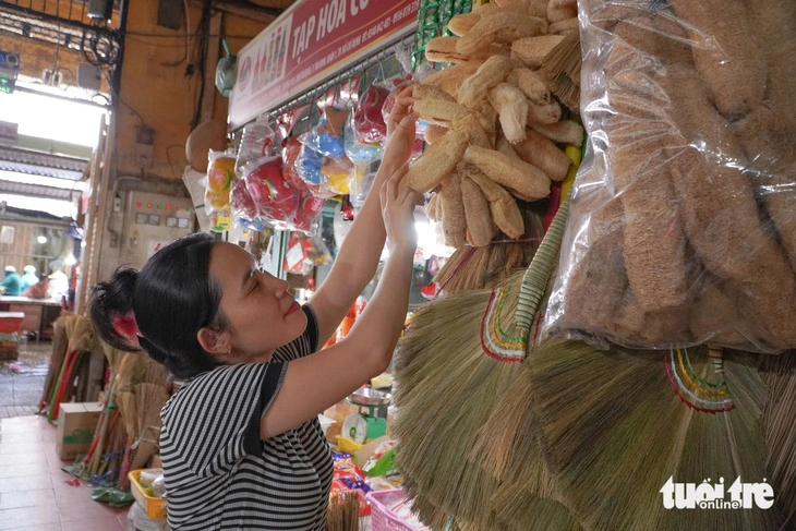 Loofah fiber goes to the West for an incredibly high price