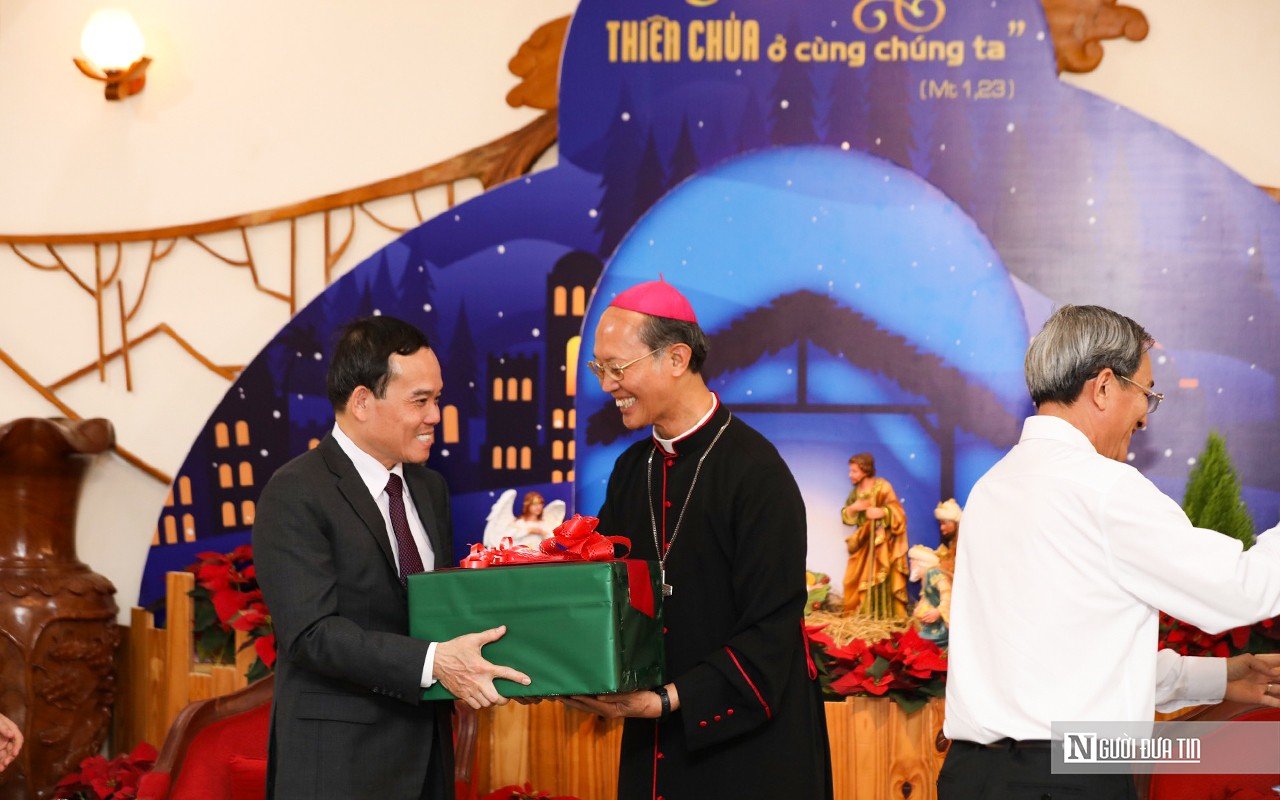 Highlights - Deputy Prime Minister Tran Luu Quang visits and extends Christmas greetings in Dong Nai (Photo 4).