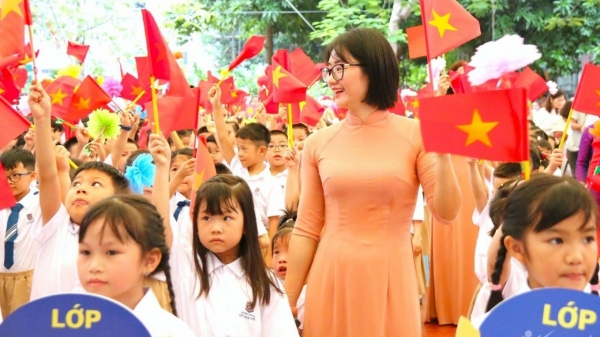 Hanoi plans to organize examinations to promote teacher titles