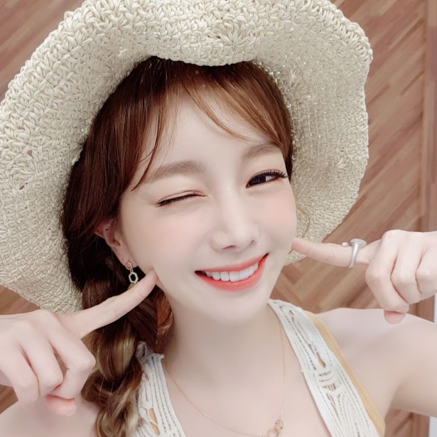 Sao YouTuber tiết lộ tiền một tháng bằng 14 năm làm diễn viên - Ảnh 4.