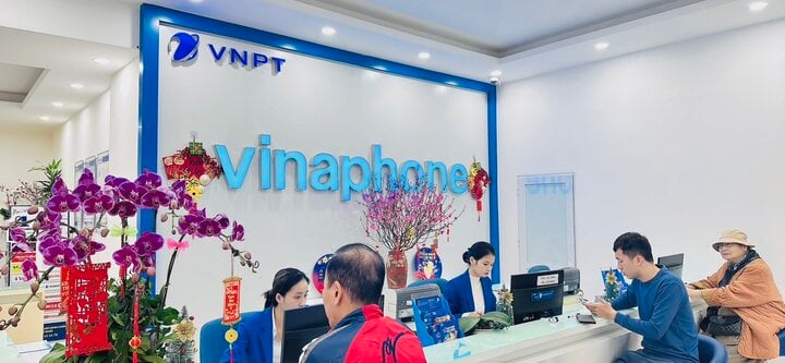 VNPT arranges transaction points to serve customers during the Tet holiday.