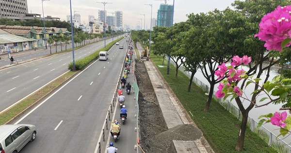 Primer plano de la avenida más hermosa de la ciudad de Ho Chi Minh en proceso de ampliación