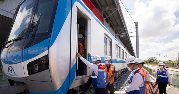 Thẻ vé tuyến metro số 1 in hình những biểu tượng kiến trúc nào của TP.HCM?