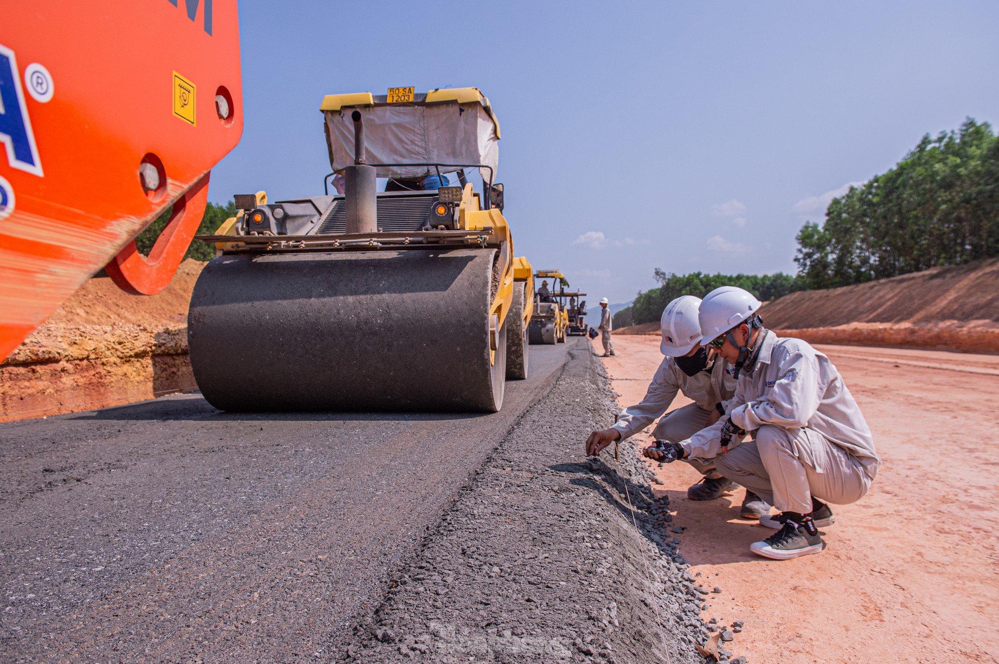 Gros plan sur la construction du plus long tunnel de montagne de l'autoroute Nord-Sud, photo 18