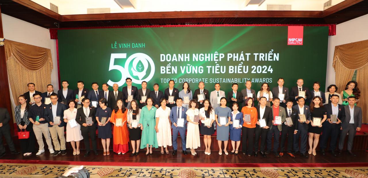 Tiên phong chuyển đổi số, OCB lọt top doanh nghiệp phát triển bền vững 2024