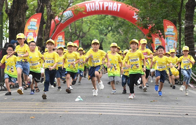 Бегуны на марафоне Kun Marathon Hue 2023. Фото: VM