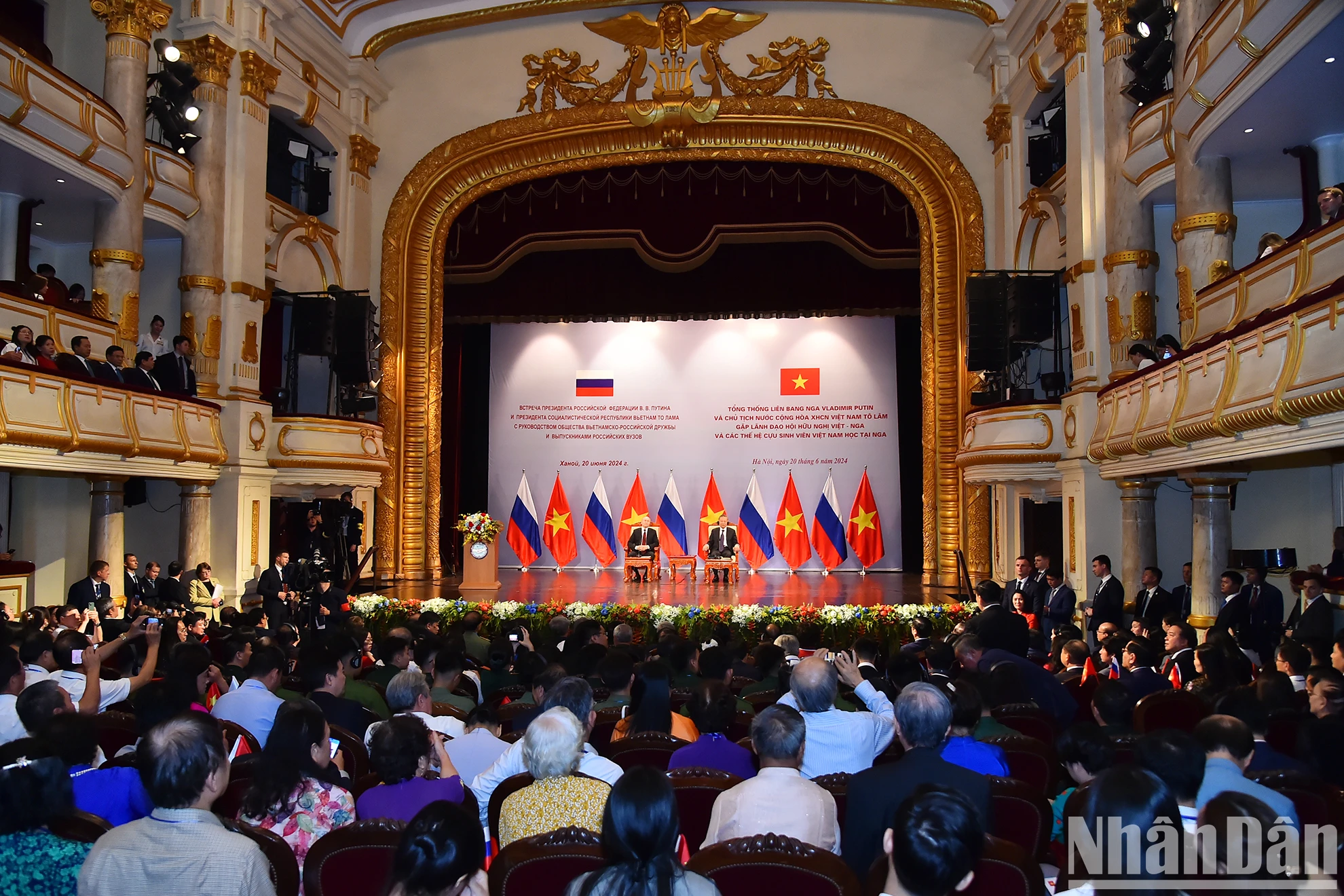 [Foto] El presidente To Lam y el presidente Vladimir Putin se reunieron con líderes de la Asociación de Amistad Vietnam-Rusia y generaciones de ex estudiantes vietnamitas que estudian en Rusia. Foto 9