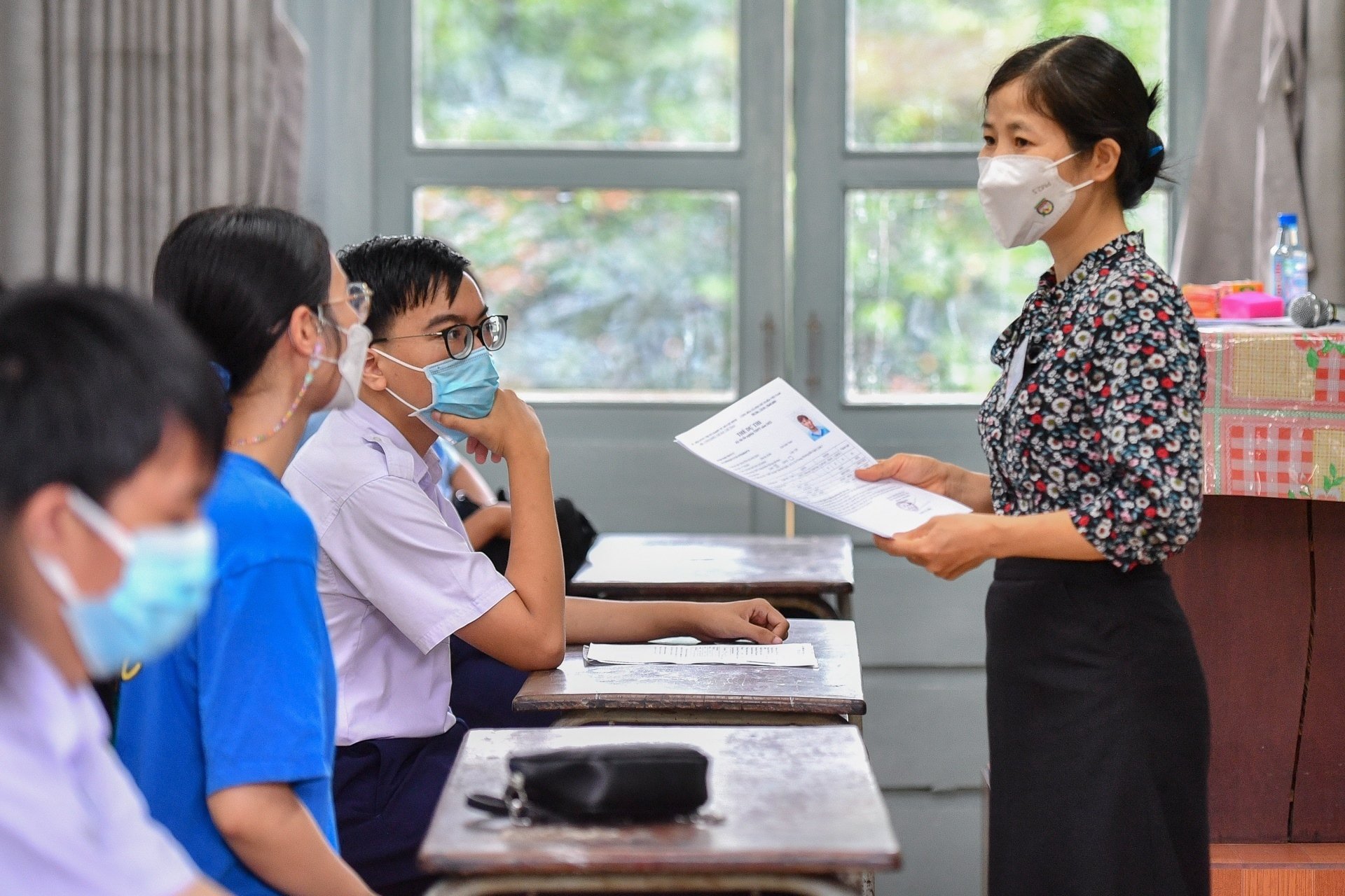 นักเรียนจำนวนมากที่สอบภาษาอังกฤษได้คะแนนต่ำสุดยังคงได้รับเพียง 10 คะแนนเพื่อสำเร็จการศึกษาจากโรงเรียนมัธยมด้วยคะแนน IELTS 4.0 - 2