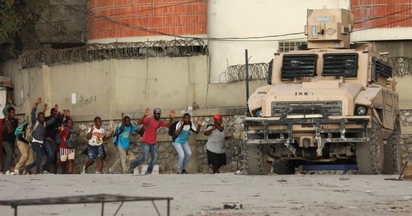 La violence éclate en Haïti, un chef de gang exige le renversement du Premier ministre