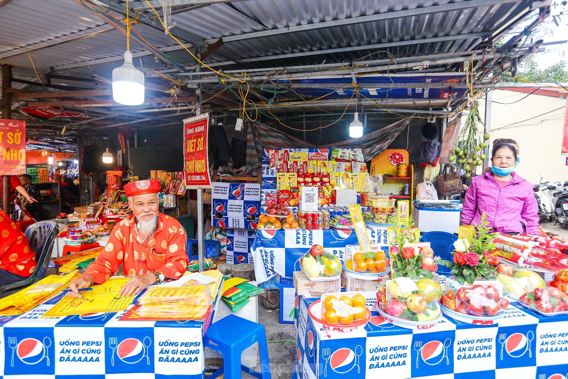 Cashless parking fee collection, no more waiting for hours at Tay Ho Palace festival on Tet holiday photo 24