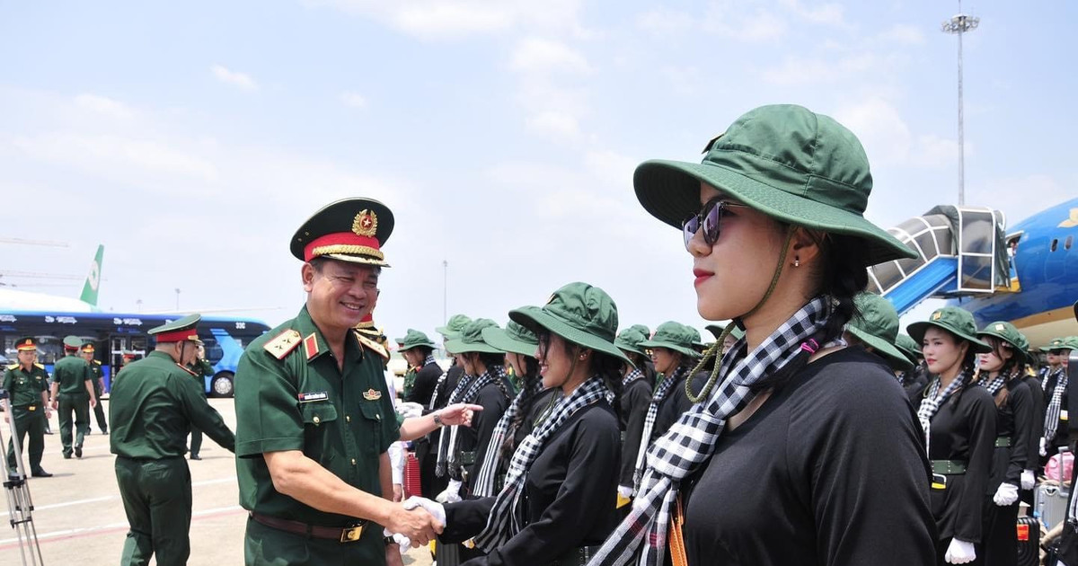 The Southern Female Guerrilla Group set out to attend the 70th Anniversary of Dien Bien Phu Victory