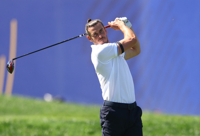 Gareth Bale tees off on the first hole of the All-Star match ahead of the Ryder Cup on September 27, 2023 at Marco Simone Golf Course in Rome, Italy. Photo: Reuters