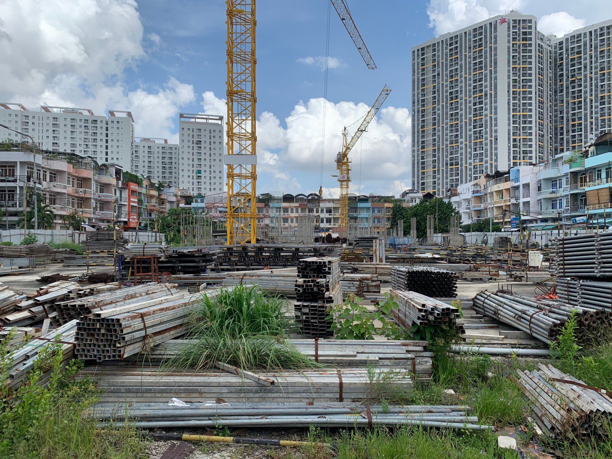 Nghề môi giới bất động sản bi đát, rơi rụng gần hết - Ảnh 1.