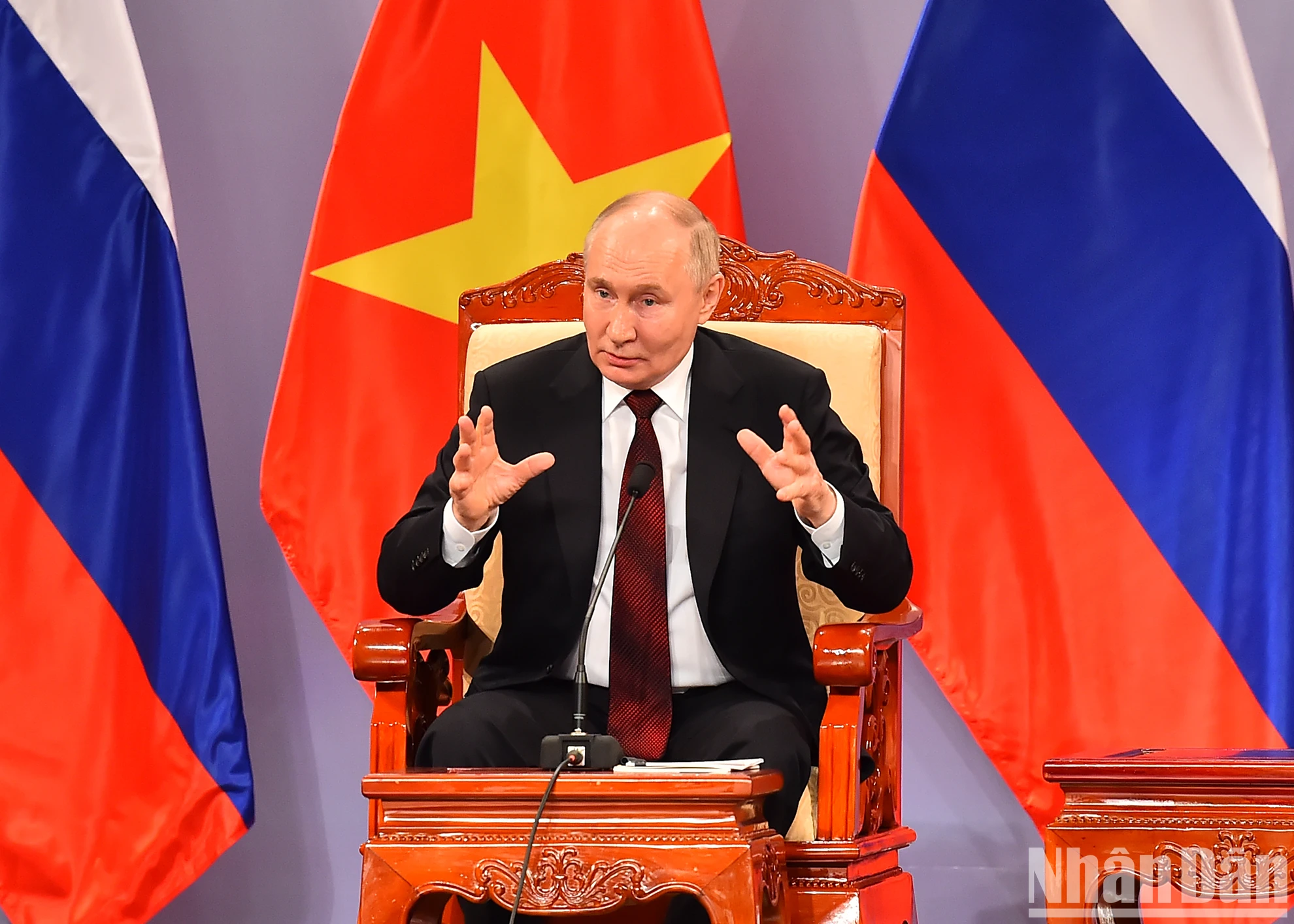 [Foto] El presidente To Lam y el presidente Vladimir Putin se reunieron con líderes de la Asociación de Amistad Vietnam-Rusia y generaciones de ex estudiantes vietnamitas que estudian en Rusia. Foto 7