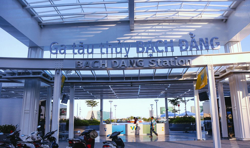 Điểm đón trả khách buýt đường sông ở TPHCM được đổi tên từ “Ga tàu thủy” thành “Bến tàu”- Ảnh 1.