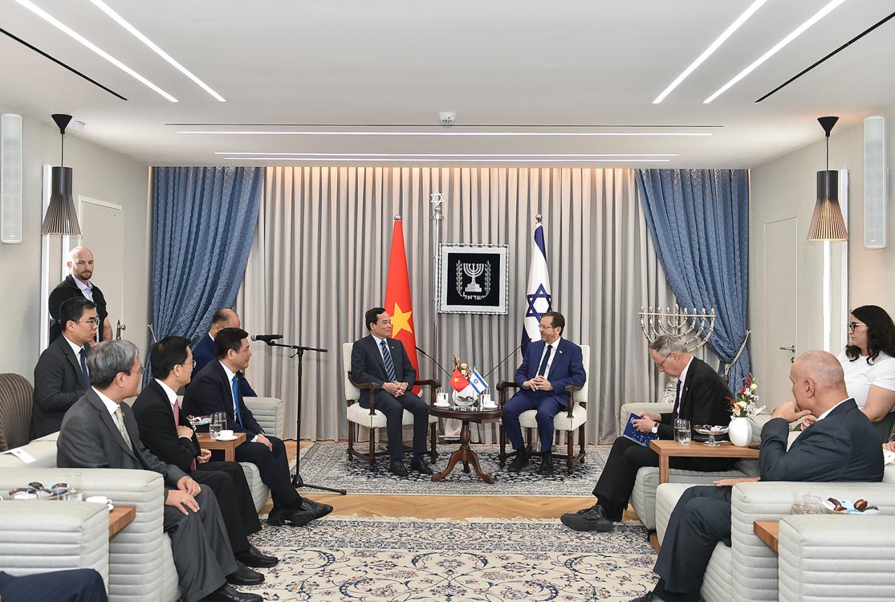 Deputy Prime Minister Tran Luu Quang met with President of the State of Israel Isaac Herzog. Photo: Ministry of Foreign Affairs