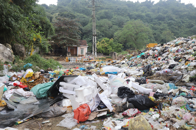 Surcharge de déchets dans le district de Quy Hop. Photo : Duc Hung