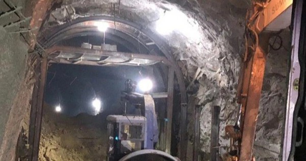 Deslizamiento de tierra en el túnel de Chi Thanh: 12 trenes de pasajeros fueron trasladados y muchos trenes dejaron de circular