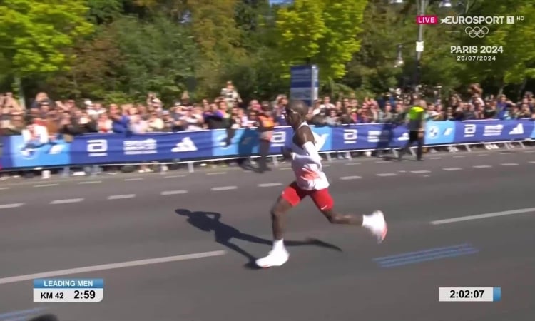 The moment Kipchoge won the Berlin Marathon 2023