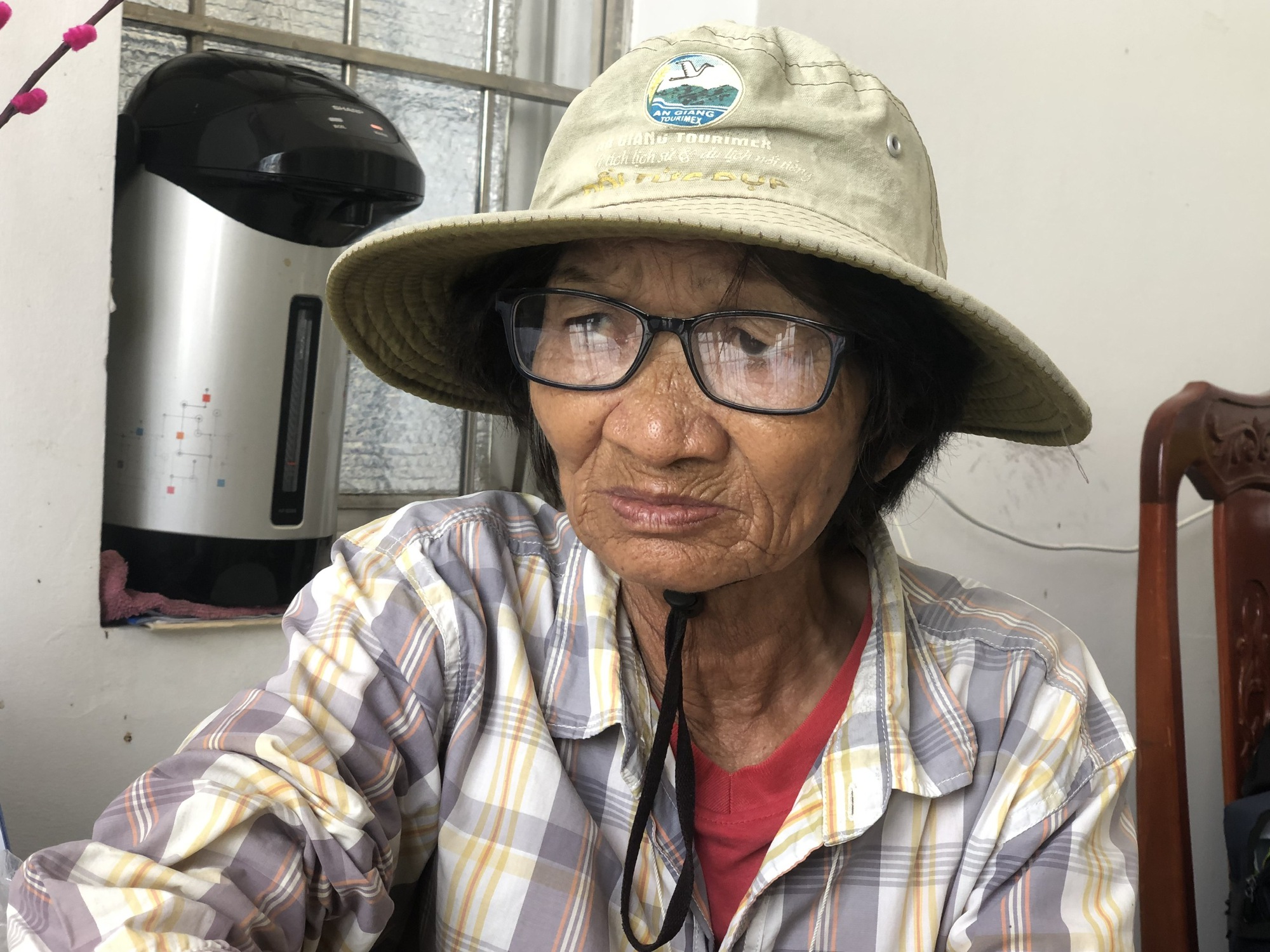 Preventing drowning in rivers and canals: Mrs. Sau Thia has been teaching swimming for 17 years - Photo 4.