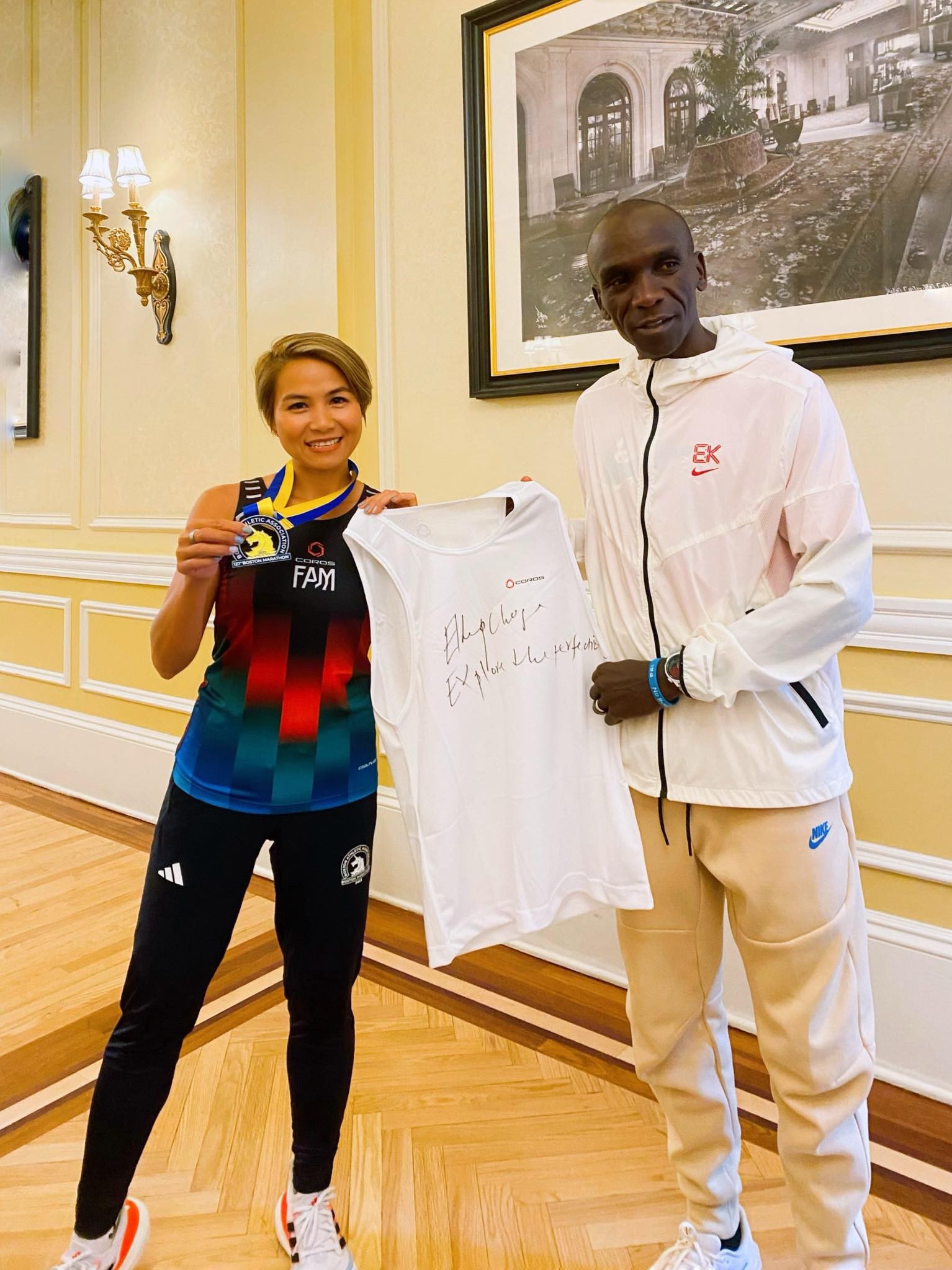 Vo Thanh Nga (Nga Vo): Vietnamese female runner wearing the red flag with yellow star overcomes her limits - conquers Boston Marathon photo 6