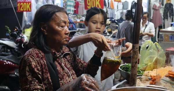 'Ai khó mình thêm thịt chả'