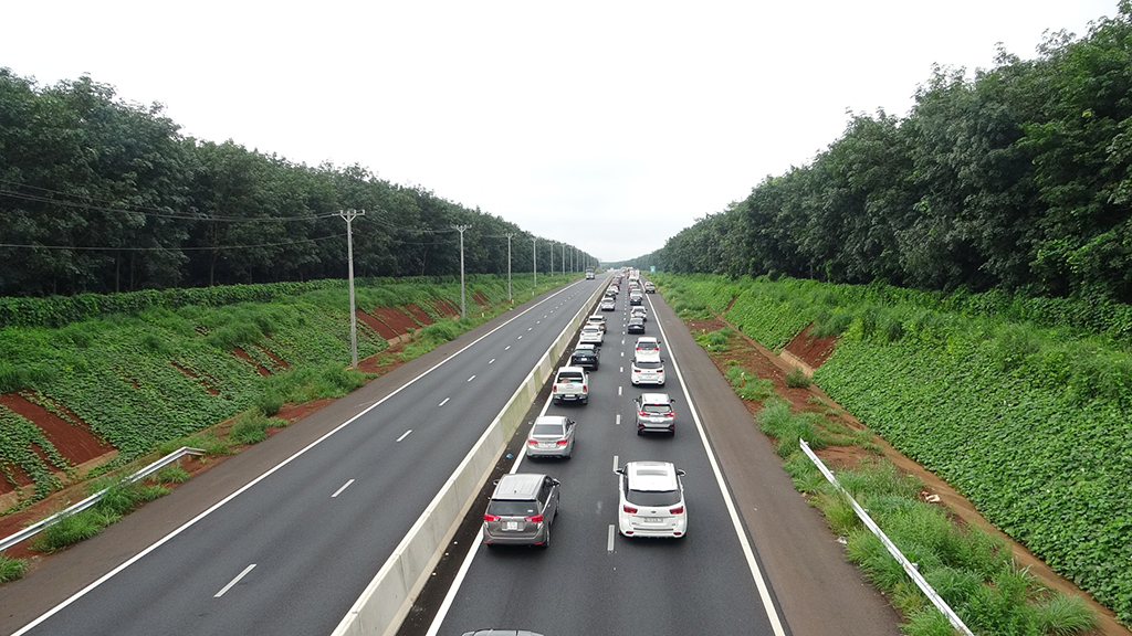 Đường bộ thông thoáng nhờ cao tốc- Ảnh 2.