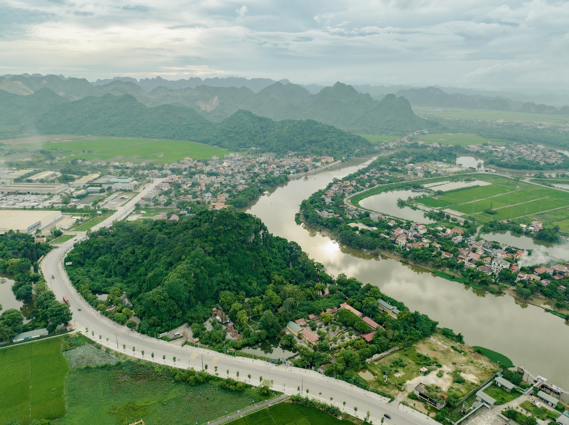 Me gusta viajar a Hanoi, pero me da miedo que me abrumen los fuertes vientos que aparecen en el mapa turístico de Vietnam, foto 1.