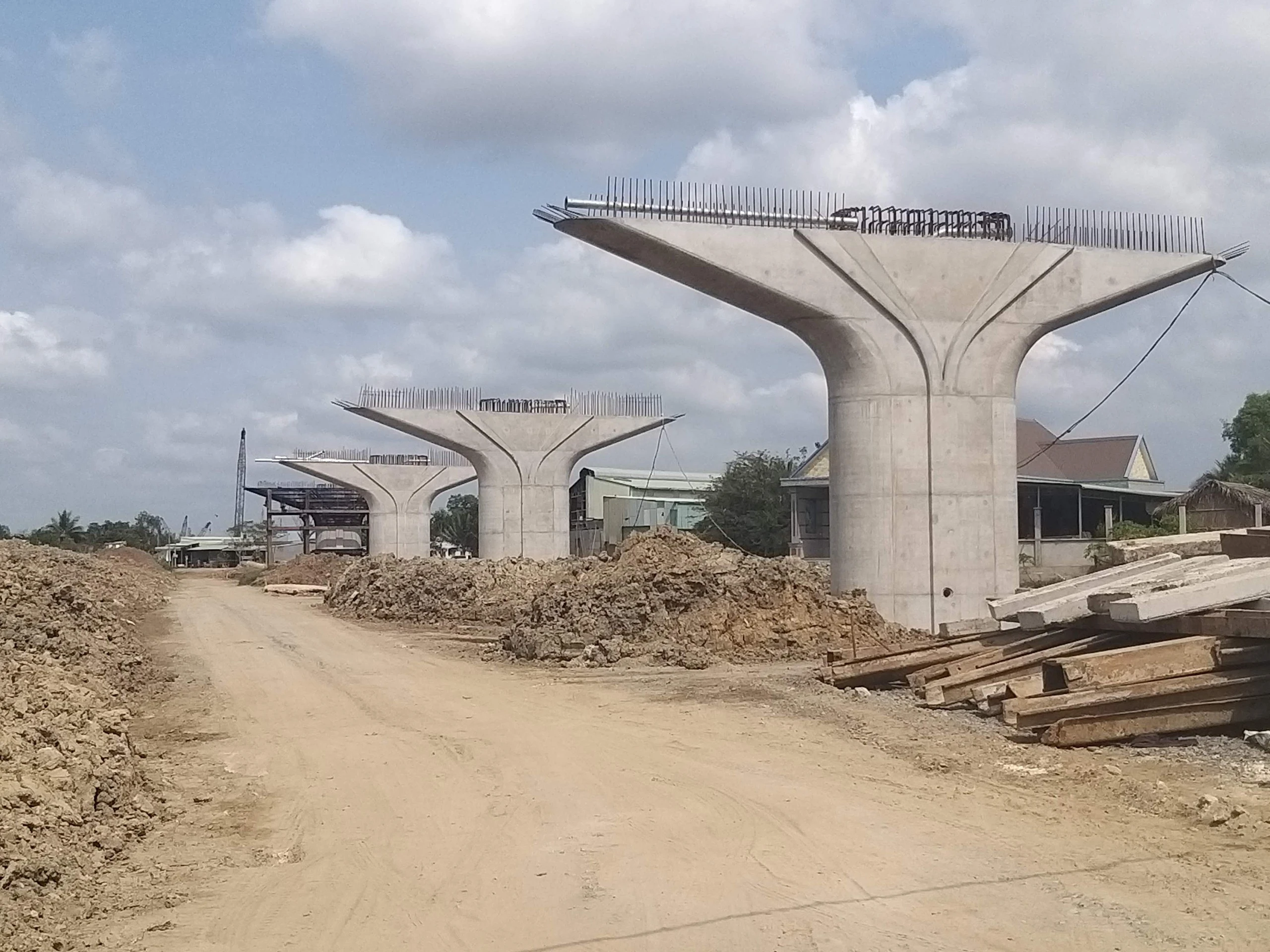 Lao dầm cầu Tân Bửu trên đường Vành đai 3  trong tháng 5- Ảnh 1.